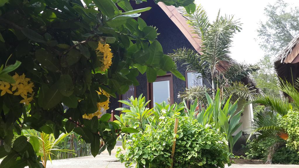 Rose Bungalow Hotel Pemenang Buitenkant foto